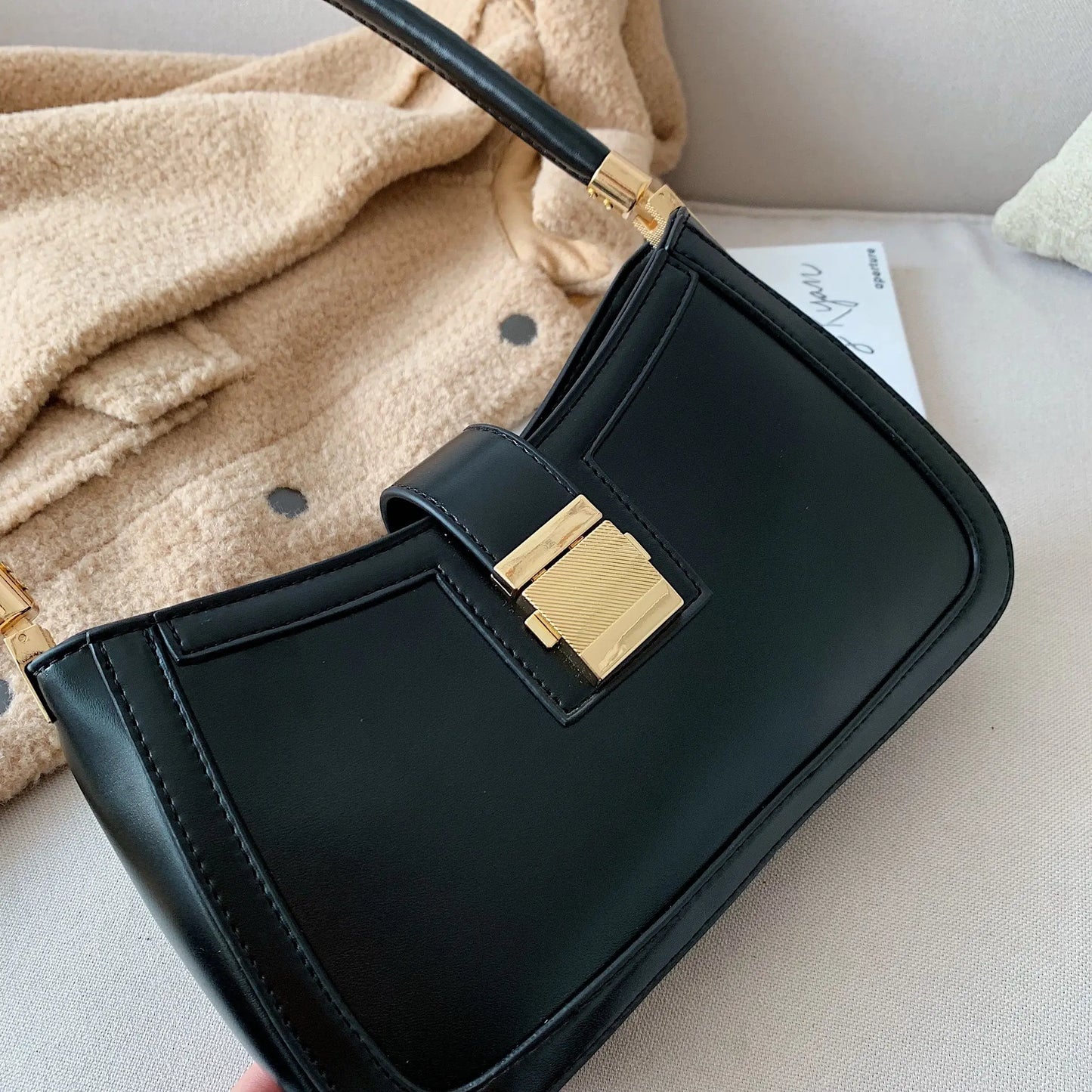 The LEFTSIDE PU Leather Shoulder Bag: Trendy and Practical