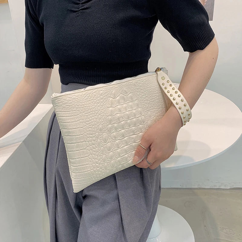 Sophisticated Style on the Go: The PU Leather Envelope Clutch