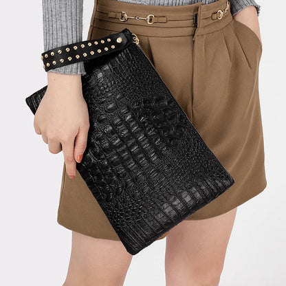 Sophisticated Style on the Go: The PU Leather Envelope Clutch