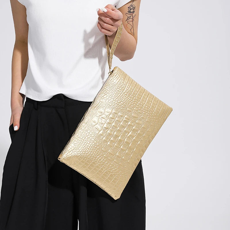 Sophisticated Style on the Go: The PU Leather Envelope Clutch